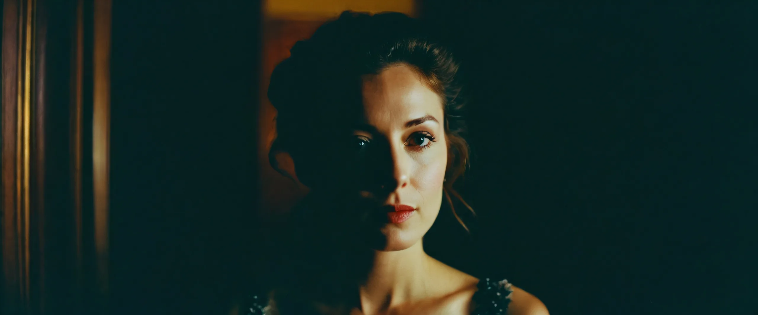 Ultra HD Ethereal Cityscape Noir Wallpaper A dark and sentimental cityscape on a 21:9 ultrawide desktop. Perfect for your PC or laptop.